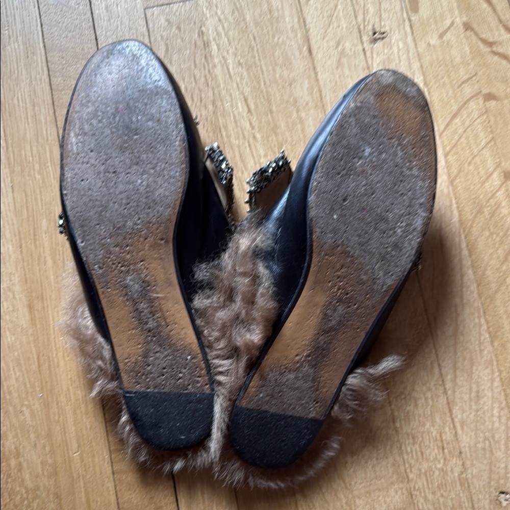 Gucci Black and Brown Slippers with Plush Fur Lining - Picture 3 of 3